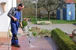 Becontree hedge trimming RM9